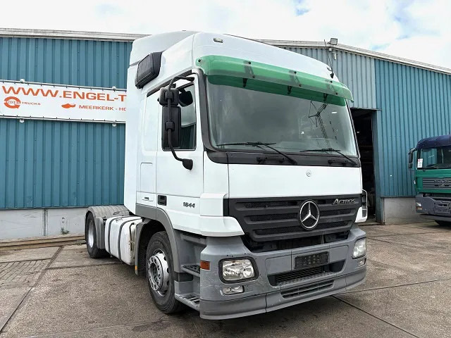Mercedes-Benz Actros 1844 LS (MP2) (TELLIGENT AUTOMATIC / AIRCONDITIONING / 2x DIESELTANK / EURO 5) - Trekker: afbeelding 2 Mercedes-Benz Actros 1844 LS (MP2) (TELLIGENT AUTOMATIC / AIRCONDITIONING / 2x DIESELTANK / EURO 5) - Trekker: afbeelding 2