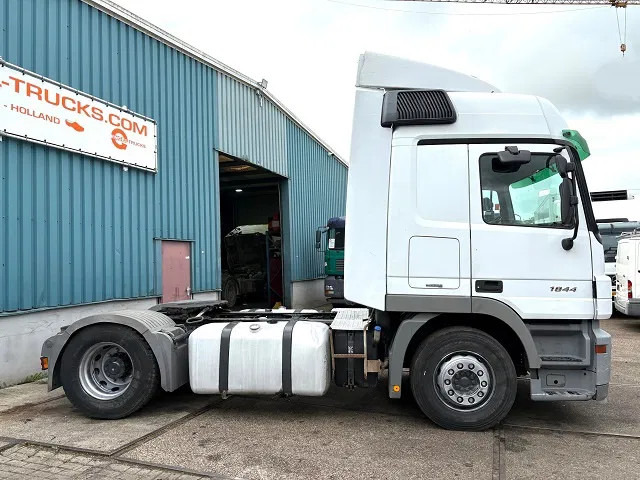 Mercedes-Benz Actros 1844 LS (MP2) (TELLIGENT AUTOMATIC / AIRCONDITIONING / 2x DIESELTANK / EURO 5) - Trekker: afbeelding 4 Mercedes-Benz Actros 1844 LS (MP2) (TELLIGENT AUTOMATIC / AIRCONDITIONING / 2x DIESELTANK / EURO 5) - Trekker: afbeelding 4