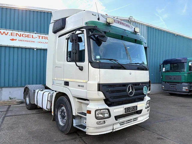 Mercedes-Benz Actros 1846 LS (MP2) (EPS WITH CLUTCH (3 PEDALS) / RETARDER / AIRCONDITIONING / ETC) - Trekker: afbeelding 2 Mercedes-Benz Actros 1846 LS (MP2) (EPS WITH CLUTCH (3 PEDALS) / RETARDER / AIRCONDITIONING / ETC) - Trekker: afbeelding 2