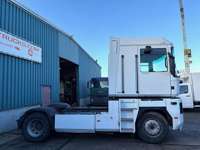 Renault Magnum 440 E-TECH (MACK ENGINE) (ZF16 MANUAL GEARBOX / AIRCONDITIONING / FRIDGE UNDER BED / 2x DIESELTANK) - Trekker: afbeelding 4 Renault Magnum 440 E-TECH (MACK ENGINE) (ZF16 MANUAL GEARBOX / AIRCONDITIONING / FRIDGE UNDER BED / 2x DIESELTANK) - Trekker: afbeelding 4