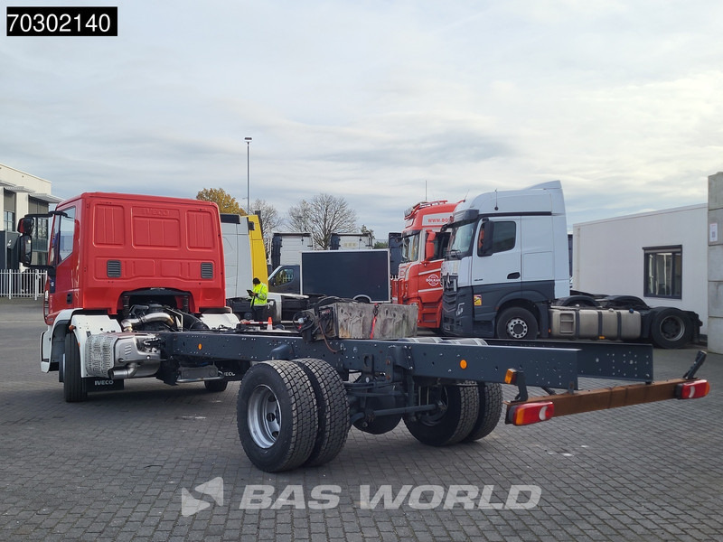 Iveco Eurocargo 160E320 4X2 NEW! 16T chassis 2016 production Euro 6 - Chassis vrachtwagen: afbeelding 2 Iveco Eurocargo 160E320 4X2 NEW! 16T chassis 2016 production Euro 6 - Chassis vrachtwagen: afbeelding 2