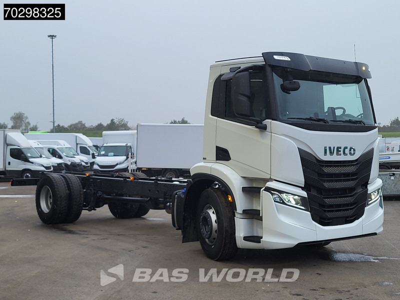 Iveco S-Way 340 4X2 NEW! Chassis Automatic LED Navi ACC Euro 6 - Chassis vrachtwagen: afbeelding 3 Iveco S-Way 340 4X2 NEW! Chassis Automatic LED Navi ACC Euro 6 - Chassis vrachtwagen: afbeelding 3