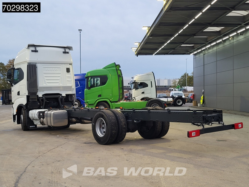 Iveco S-Way 420 4X2 NEW! Chassis, Automatic Standklima 2xTanks Euro 6 - Chassis vrachtwagen: afbeelding 2 Iveco S-Way 420 4X2 NEW! Chassis, Automatic Standklima 2xTanks Euro 6 - Chassis vrachtwagen: afbeelding 2