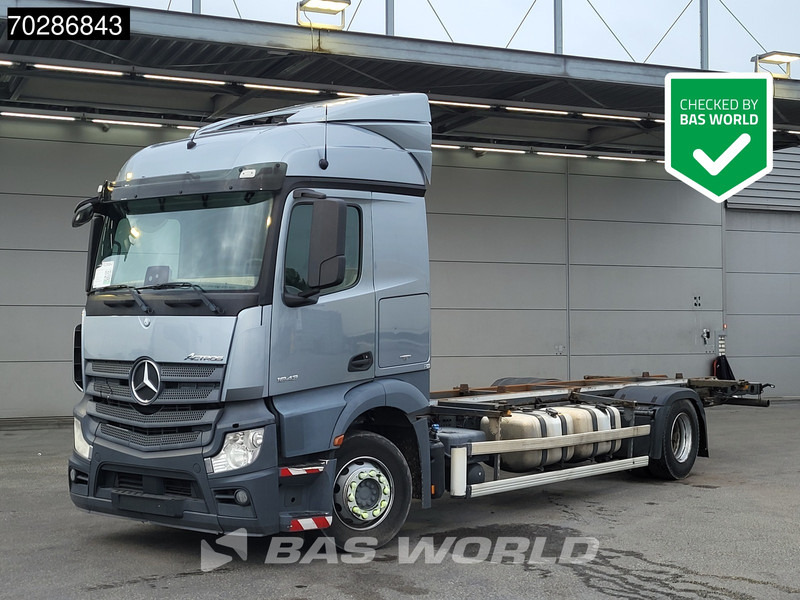 Mercedes-Benz Actros 1843 4X2 BDF 2xTanks Automatic Euro 6 - Containertransporter/ Wissellaadbak vrachtwagen: afbeelding 1 Mercedes-Benz Actros 1843 4X2 BDF 2xTanks Automatic Euro 6 - Containertransporter/ Wissellaadbak vrachtwagen: afbeelding 1