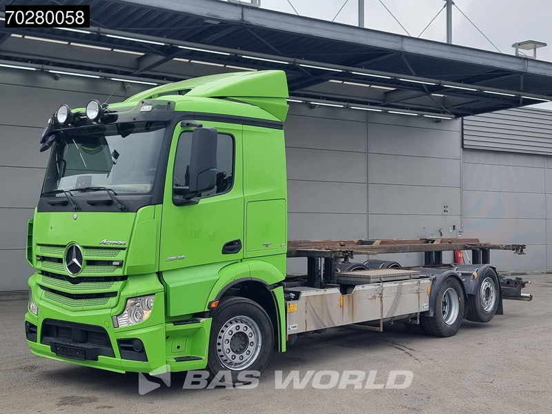 Mercedes-Benz Actros 2545 6X2 Hydraulic Liftable BDF system Lift+steering axle ADR Euro 6 - Containertransporter/ Wissellaadbak vrachtwagen: afbeelding 5 Mercedes-Benz Actros 2545 6X2 Hydraulic Liftable BDF system Lift+steering axle ADR Euro 6 - Containertransporter/ Wissellaadbak vrachtwagen: afbeelding 5