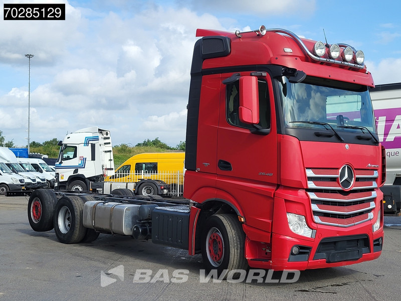 Mercedes-Benz Actros 2548 Actros 6X2 BigSpace Retarder PTO Liftachse Xenon ACC Navi Euro 6 - Chassis vrachtwagen: afbeelding 3 Mercedes-Benz Actros 2548 Actros 6X2 BigSpace Retarder PTO Liftachse Xenon ACC Navi Euro 6 - Chassis vrachtwagen: afbeelding 3