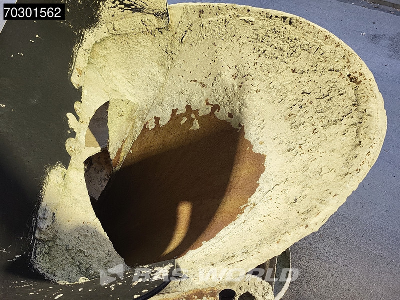 Mercedes-Benz Axor 3240 8X4 9m3 Liebherr mixer Steel suspension Manual Euro 5 - Betonmixer: afbeelding 5 Mercedes-Benz Axor 3240 8X4 9m3 Liebherr mixer Steel suspension Manual Euro 5 - Betonmixer: afbeelding 5