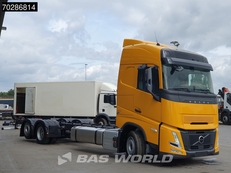 Volvo FH 460 6X2 NEW chassis! Full air Suspension Lift-Axle Navi ACC LED Euro 6 - Chassis vrachtwagen: afbeelding 3 Volvo FH 460 6X2 NEW chassis! Full air Suspension Lift-Axle Navi ACC LED Euro 6 - Chassis vrachtwagen: afbeelding 3