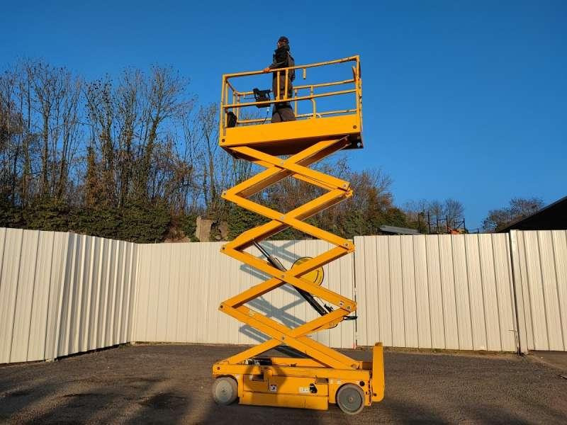 Haulotte CISEAUX COMPACT 10N - Verticale masthoogwerker: afbeelding 1 Haulotte CISEAUX COMPACT 10N - Verticale masthoogwerker: afbeelding 1