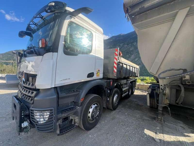 Mercedes AROCS 3253 8X4 - Kipper vrachtwagen: afbeelding 2 Mercedes AROCS 3253 8X4 - Kipper vrachtwagen: afbeelding 2