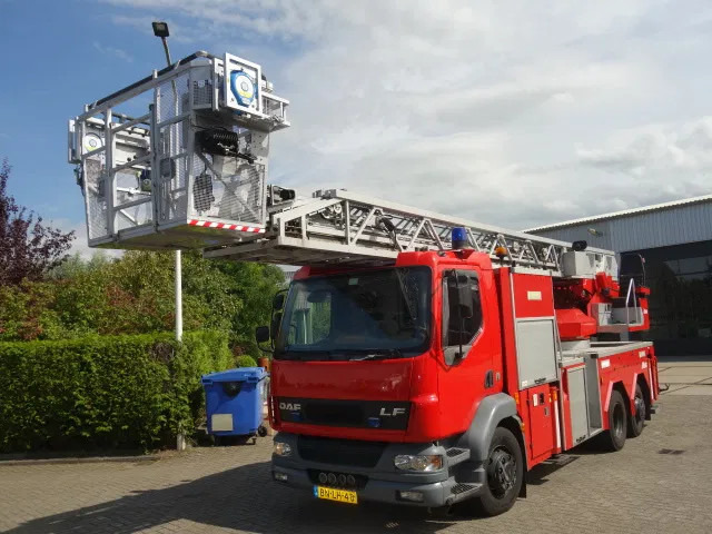 DAF LF 55.250 METZ 30 meter - Brandweerwagen: afbeelding 5 DAF LF 55.250 METZ 30 meter - Brandweerwagen: afbeelding 5