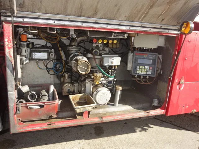 MAN 19-264 manual fuelpump 13500 liter,6 cil - Tankwagen: afbeelding 4 MAN 19-264 manual fuelpump 13500 liter,6 cil - Tankwagen: afbeelding 4