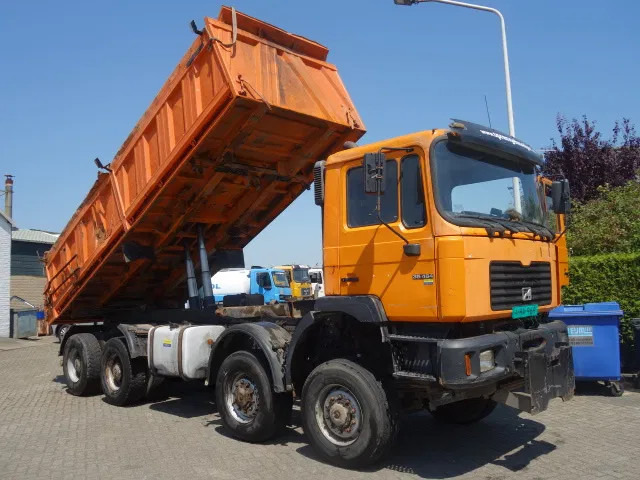 MAN 35-464 8x8 meiller kipper manual diesel pomp - Kipper vrachtwagen: afbeelding 2 MAN 35-464 8x8 meiller kipper manual diesel pomp - Kipper vrachtwagen: afbeelding 2