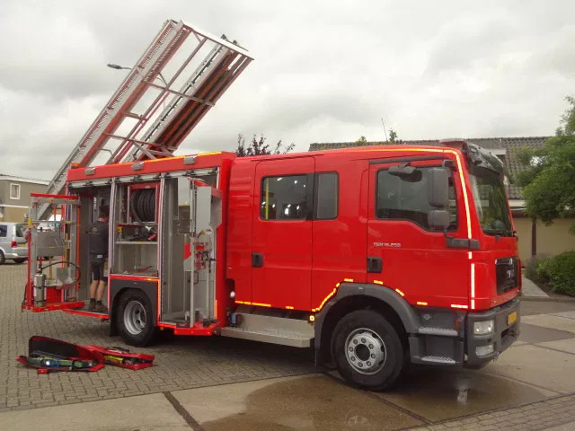 MAN TGM 15.250 FIRE TRUCK,2000 LITER TANK, FOAM TANK, AIRCO - Brandweerwagen: afbeelding 1 MAN TGM 15.250 FIRE TRUCK,2000 LITER TANK, FOAM TANK, AIRCO - Brandweerwagen: afbeelding 1