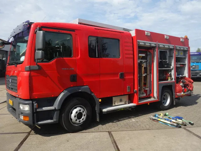 MAN TGM 15.290 15-280 BOMBEROS FIRE TRUCK, 3000 LITER PER MIN - Brandweerwagen: afbeelding 1 MAN TGM 15.290 15-280 BOMBEROS FIRE TRUCK, 3000 LITER PER MIN - Brandweerwagen: afbeelding 1