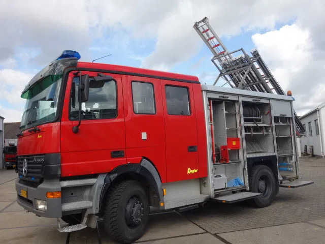 Mercedes-Benz Actros 1831 4X4 ZIEGLER BOMBEROS POMP,2500 L TANK - Brandweerwagen: afbeelding 1 Mercedes-Benz Actros 1831 4X4 ZIEGLER BOMBEROS POMP,2500 L TANK - Brandweerwagen: afbeelding 1