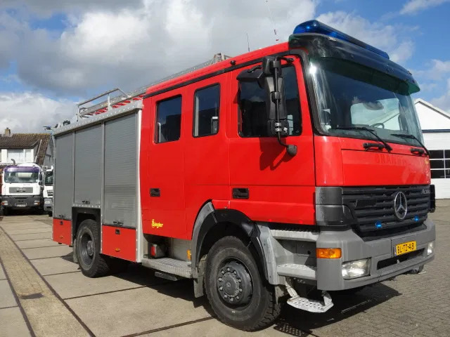 Mercedes-Benz Actros 1831 4X4 ZIEGLER BOMBEROS POMP,2500 L TANK - Brandweerwagen: afbeelding 2 Mercedes-Benz Actros 1831 4X4 ZIEGLER BOMBEROS POMP,2500 L TANK - Brandweerwagen: afbeelding 2
