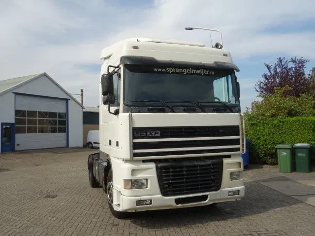 DAF XF 430 EURO3 MANAULE GEAR - Trekker: afbeelding 1 DAF XF 430 EURO3 MANAULE GEAR - Trekker: afbeelding 1