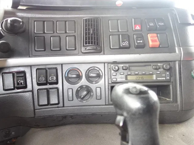 Volvo FM 12 18500liter tank,AIRCO,MANUAL GEARBOX - Tankwagen: afbeelding 4 Volvo FM 12 18500liter tank,AIRCO,MANUAL GEARBOX - Tankwagen: afbeelding 4