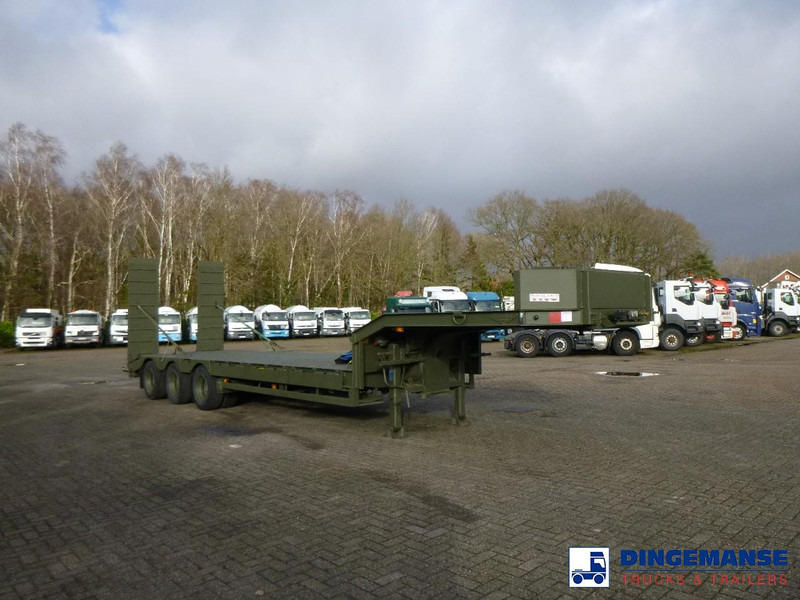 Broshuis 3-axle semi-lowbed trailer E-2130 / 73 t + ramps - Dieplader oplegger: afbeelding 2 Broshuis 3-axle semi-lowbed trailer E-2130 / 73 t + ramps - Dieplader oplegger: afbeelding 2