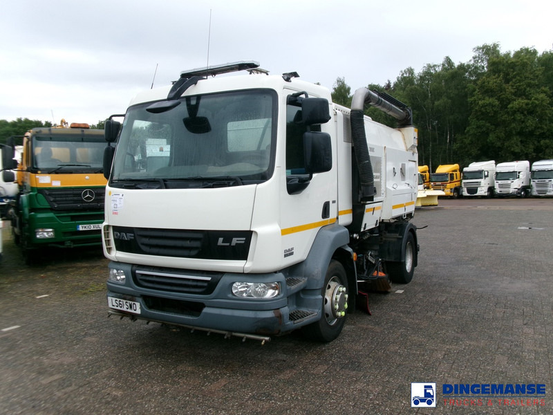 DAF LF 55.220 4x2 Scarab sweeper - Veegwagen: afbeelding 1 DAF LF 55.220 4x2 Scarab sweeper - Veegwagen: afbeelding 1