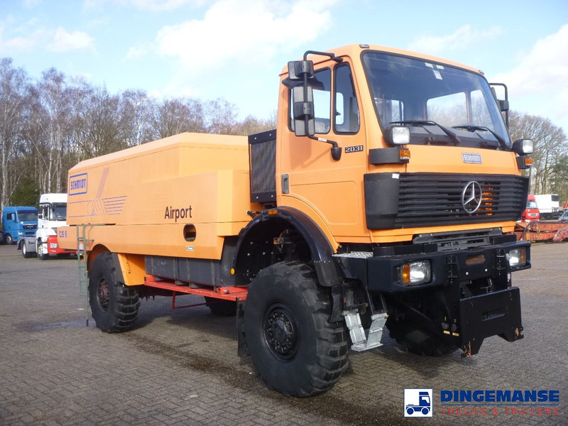 Mercedes-Benz SK 2031 4x4x4 Schmidt CJS9 airport sweeper snow plough - Sneeuwruimer: afbeelding 5 Mercedes-Benz SK 2031 4x4x4 Schmidt CJS9 airport sweeper snow plough - Sneeuwruimer: afbeelding 5