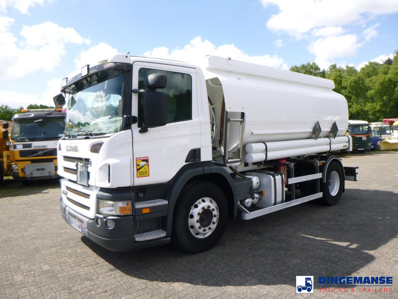 Scania P 270 DB 4x2 fuel tank 13.7 m3 / 5 comp - Tankwagen: afbeelding 1 Scania P 270 DB 4x2 fuel tank 13.7 m3 / 5 comp - Tankwagen: afbeelding 1