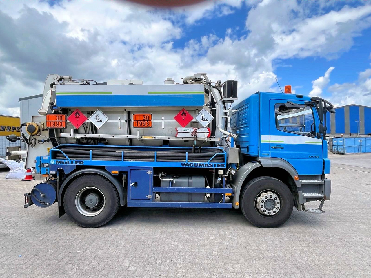 Mercedes-Benz Axor 1833 Müller 9,5m³ Saug u.Druck+HD-Spül +ADR - Vacuümwagen: afbeelding 1 Mercedes-Benz Axor 1833 Müller 9,5m³ Saug u.Druck+HD-Spül +ADR - Vacuümwagen: afbeelding 1