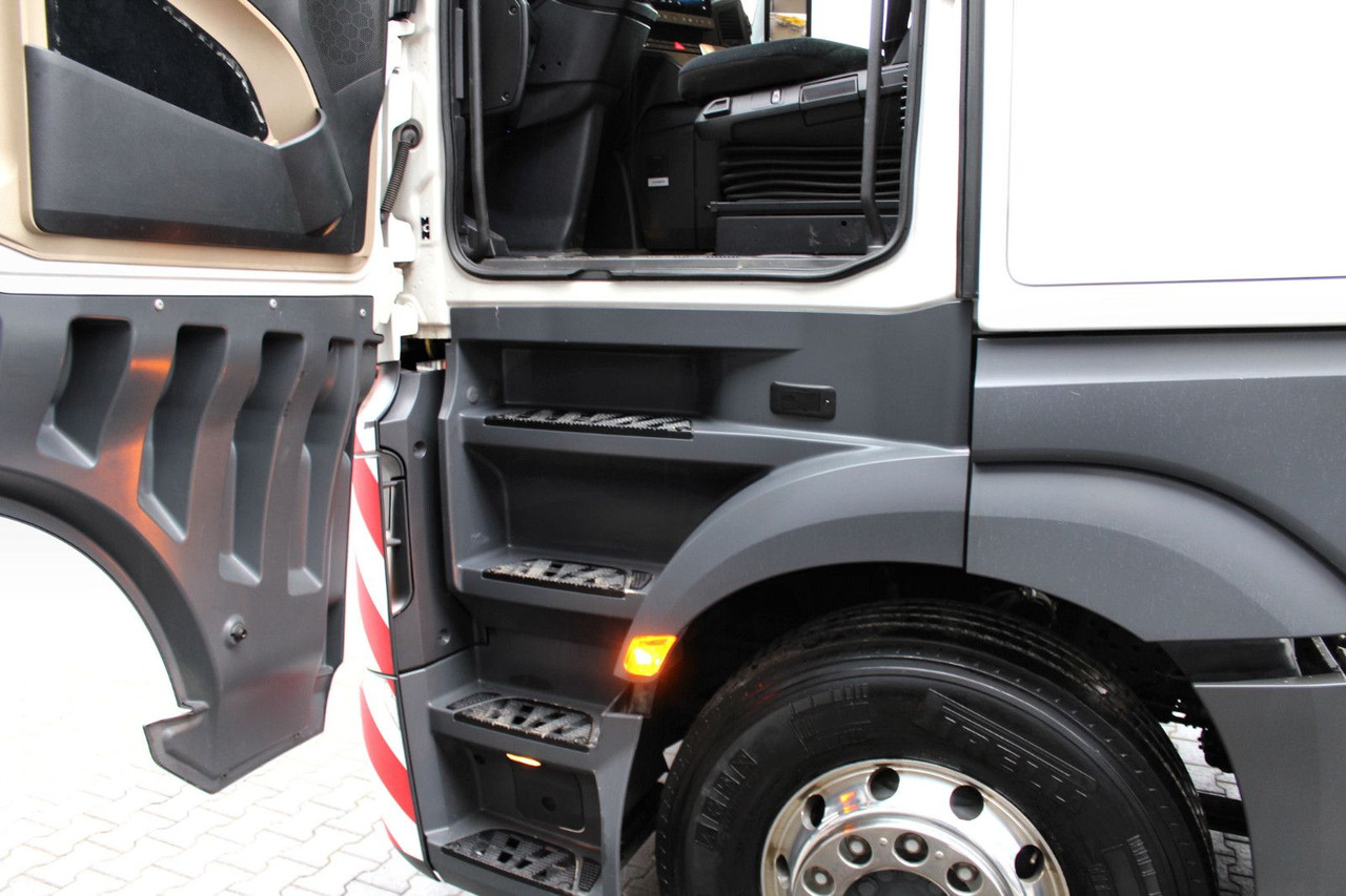 Mercedes-Benz Actros 2551 6x2 BigSpace 68 to Schwerlast + LIFT - Trekker: afbeelding 5 Mercedes-Benz Actros 2551 6x2 BigSpace 68 to Schwerlast + LIFT - Trekker: afbeelding 5