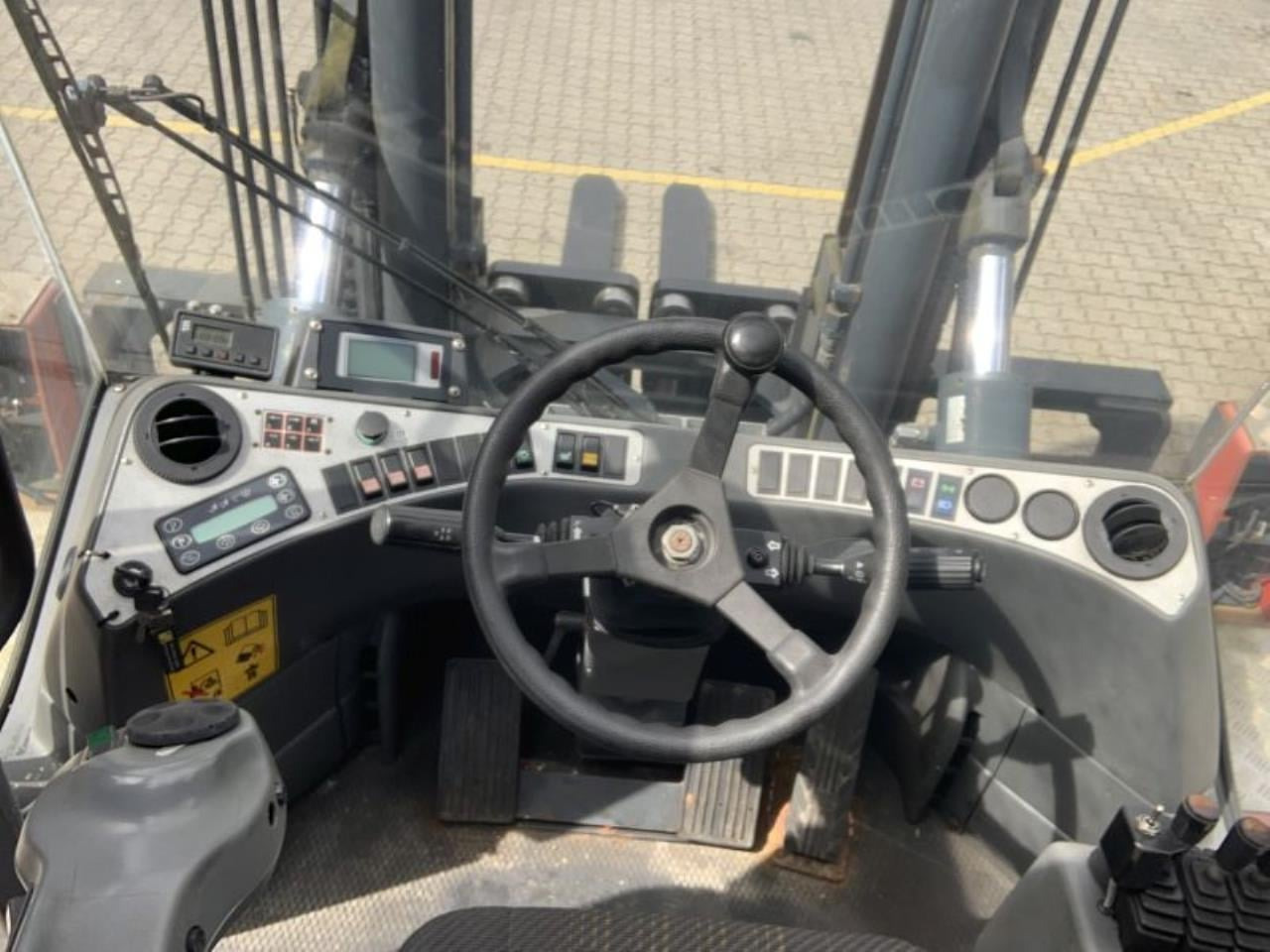 Kalmar DCE100-6 - Diesel heftruck: afbeelding 4 Kalmar DCE100-6 - Diesel heftruck: afbeelding 4