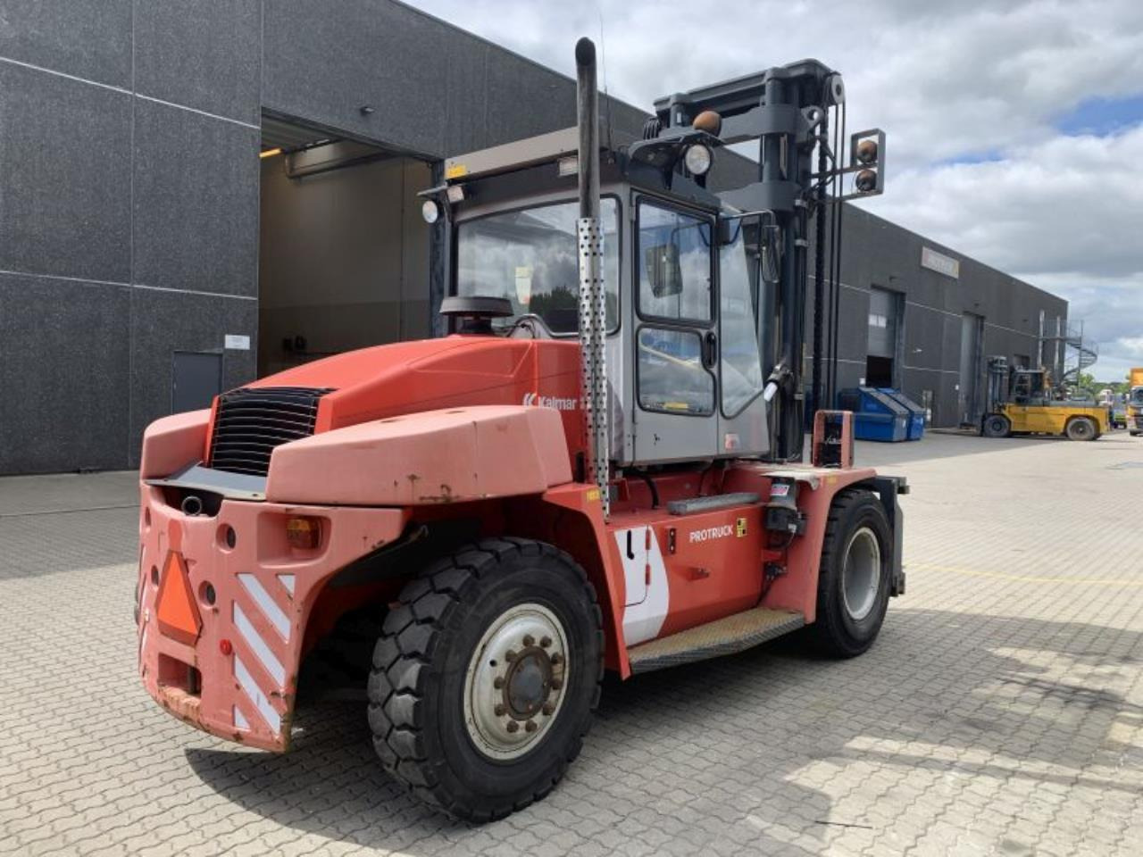 Kalmar DCE100-6 - Diesel heftruck: afbeelding 3 Kalmar DCE100-6 - Diesel heftruck: afbeelding 3