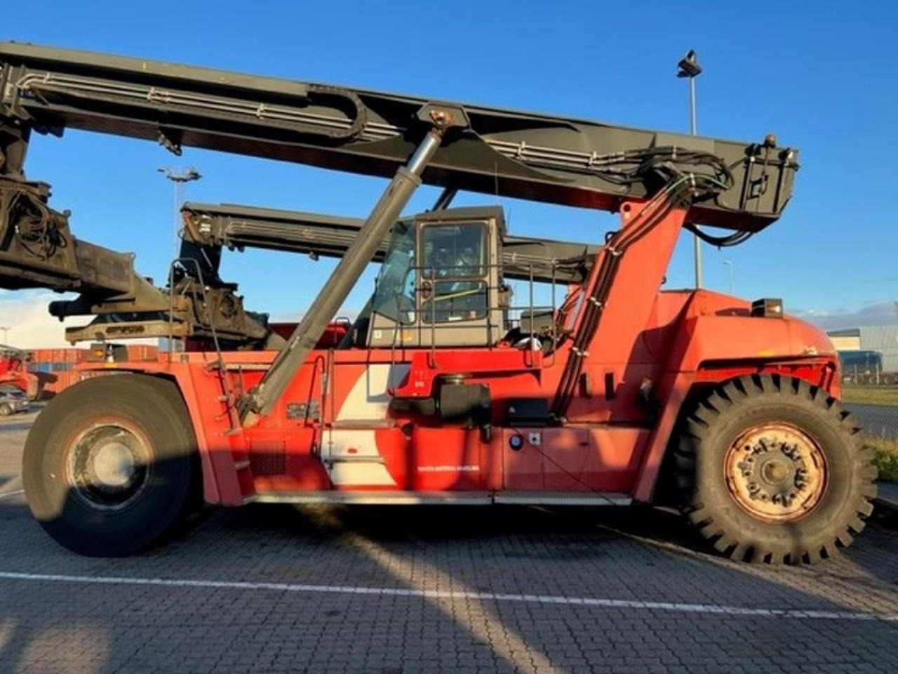 Kalmar DRF450-65S6X - Reach stacker: afbeelding 1 Kalmar DRF450-65S6X - Reach stacker: afbeelding 1