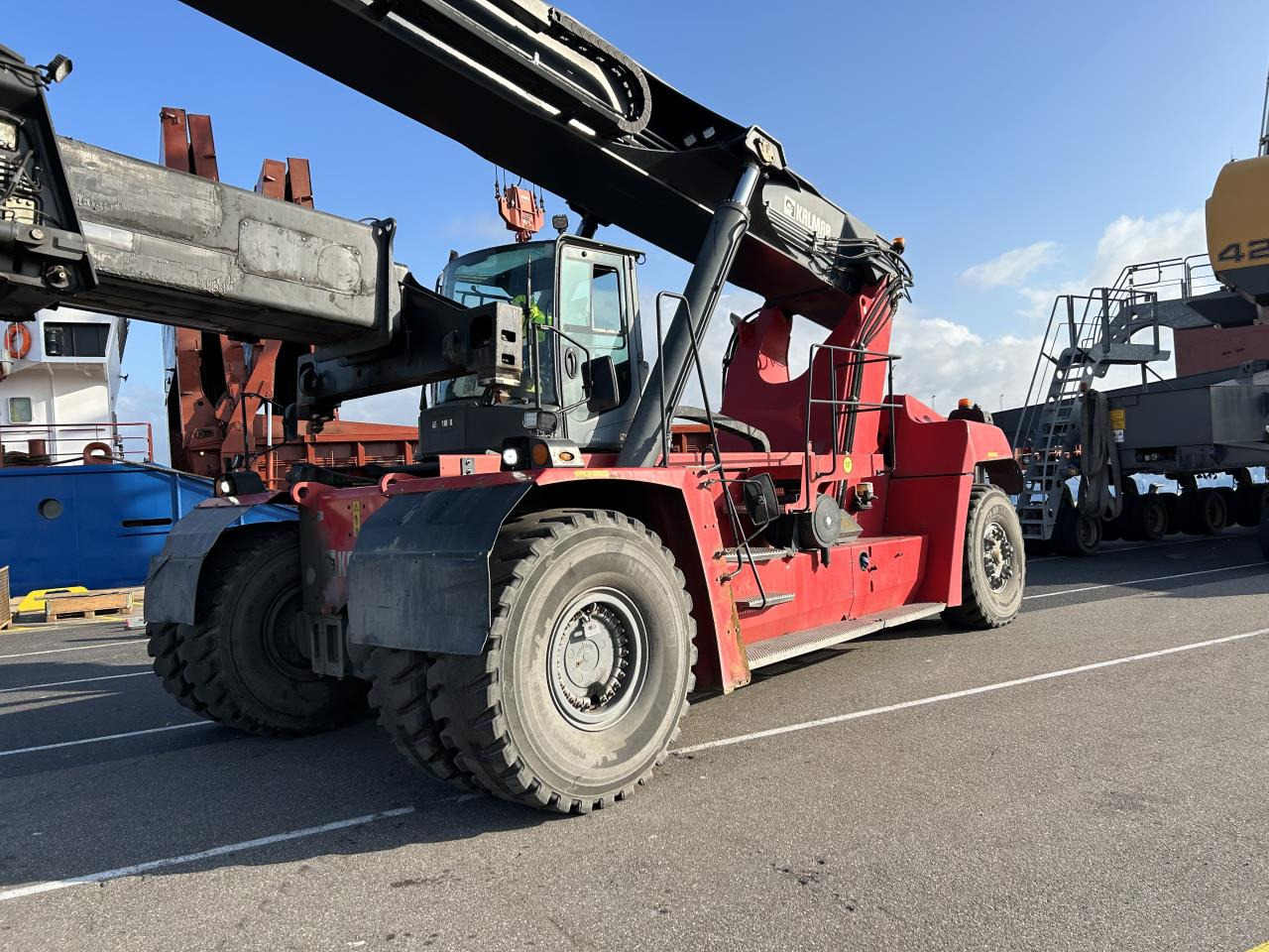 Kalmar DRG450-65S5 - Reach stacker: afbeelding 2 Kalmar DRG450-65S5 - Reach stacker: afbeelding 2