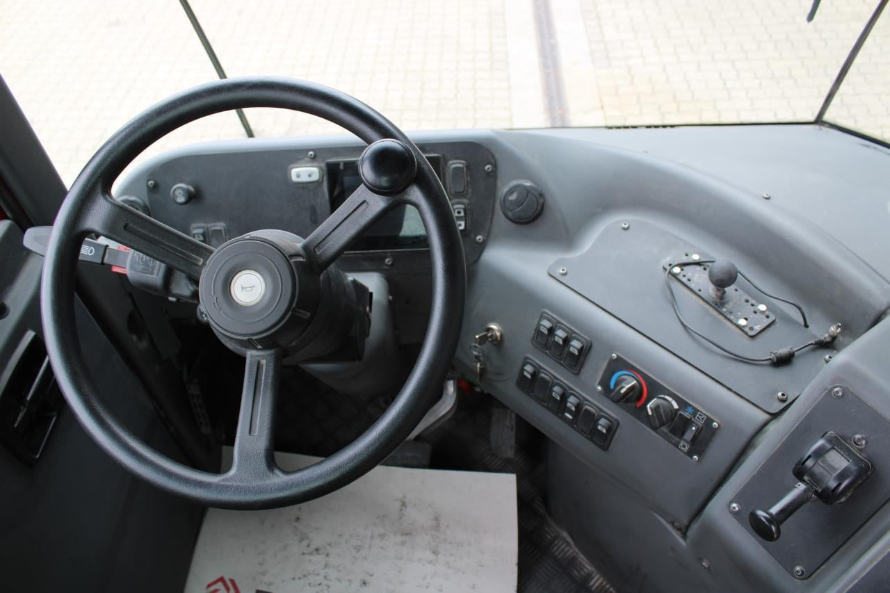 Kalmar T2I 4X2 - Terminal trekker: afbeelding 4 Kalmar T2I 4X2 - Terminal trekker: afbeelding 4