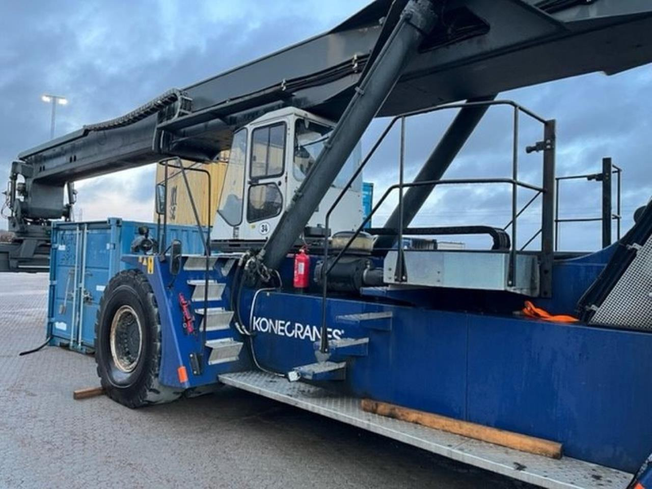 SMV 4531 TB5 - Reach stacker: afbeelding 4 SMV 4531 TB5 - Reach stacker: afbeelding 4