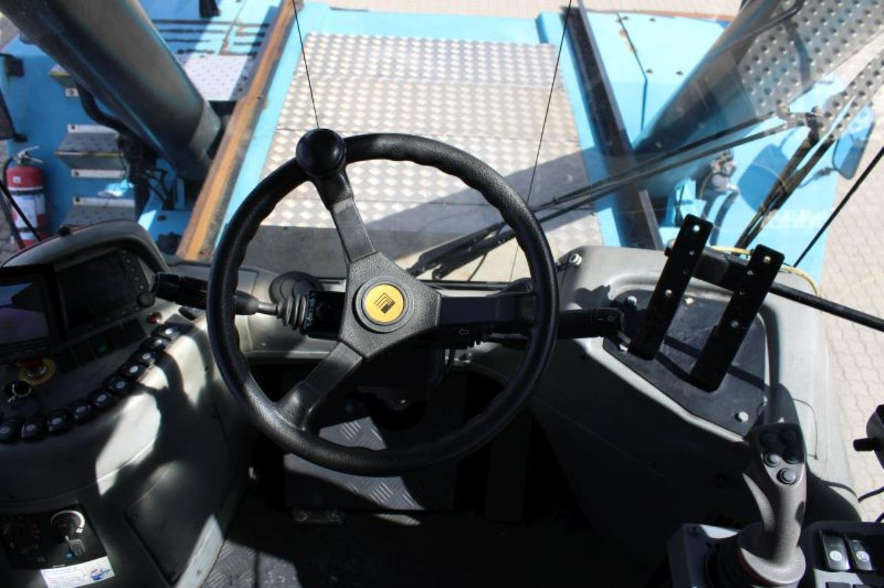 SMV SC45-31 TB5 - Reach stacker: afbeelding 4 SMV SC45-31 TB5 - Reach stacker: afbeelding 4