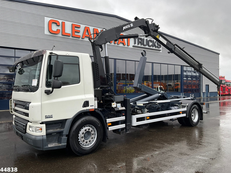 DAF FA 75 CF 250 MKG 14 Tonmeter laadkraan - Haakarmsysteem vrachtwagen, Kraanwagen: afbeelding 1 DAF FA 75 CF 250 MKG 14 Tonmeter laadkraan - Haakarmsysteem vrachtwagen, Kraanwagen: afbeelding 1