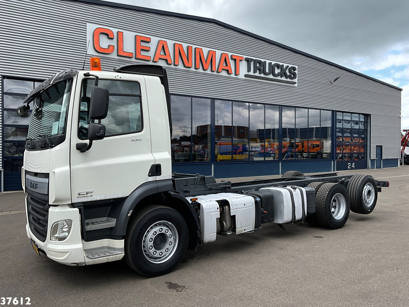 DAF FAN CF 330 Euro 6 Chassis cabine met kraanponton! Just 102.023 km! - Chassis vrachtwagen: afbeelding 2 DAF FAN CF 330 Euro 6 Chassis cabine met kraanponton! Just 102.023 km! - Chassis vrachtwagen: afbeelding 2