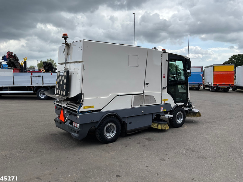 Dulevo 3000T Revolution Euro 6 with 3-rd brush - Veegwagen: afbeelding 5 Dulevo 3000T Revolution Euro 6 with 3-rd brush - Veegwagen: afbeelding 5