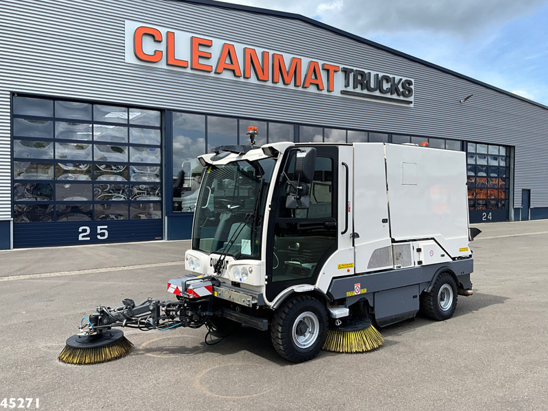 Dulevo 3000T Revolution Euro 6 with 3-rd brush - Veegwagen: afbeelding 1 Dulevo 3000T Revolution Euro 6 with 3-rd brush - Veegwagen: afbeelding 1