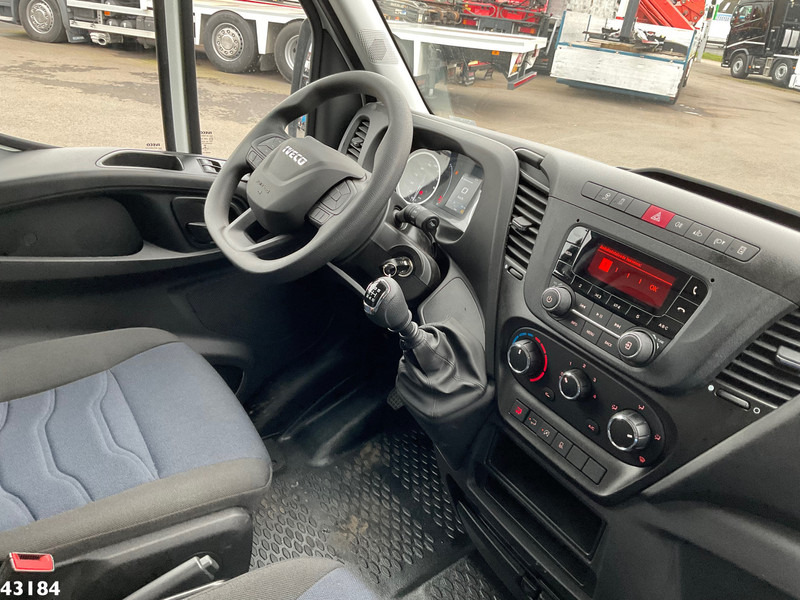 Interieur foto 1: Bakwagen Iveco Daily 35C16 2.3 met laadklep