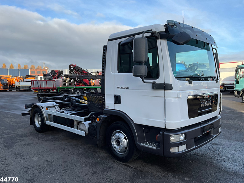 MAN TGL 12.250 Palfinger haakarmsysteem - Haakarmsysteem vrachtwagen: afbeelding 3 MAN TGL 12.250 Palfinger haakarmsysteem - Haakarmsysteem vrachtwagen: afbeelding 3