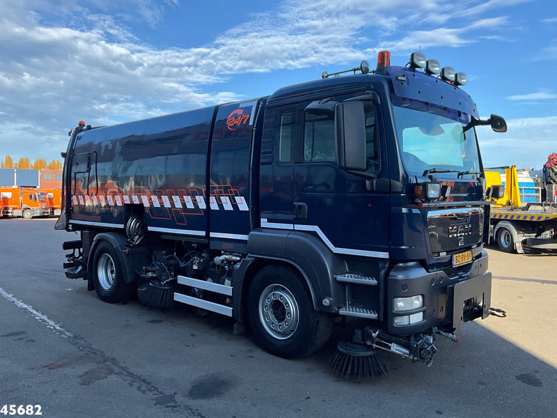 MAN TGS 18.320 Manual Gearbox Brock Wegdekreinger links en rechtsvegend! - Veegwagen: afbeelding 3 MAN TGS 18.320 Manual Gearbox Brock Wegdekreinger links en rechtsvegend! - Veegwagen: afbeelding 3