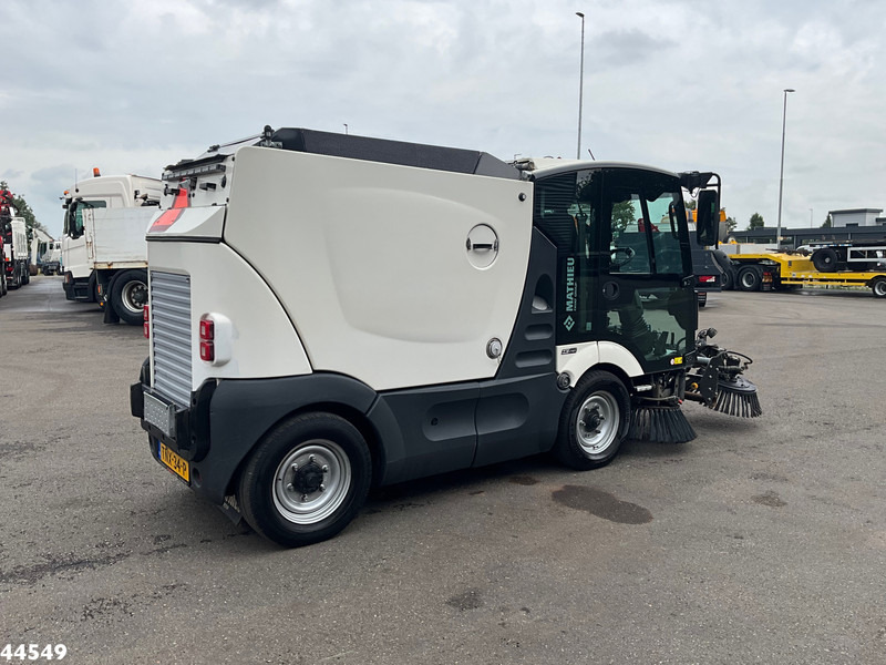 Mathieu MC 210 Azura Flex Euro 6 with 3-rd brush - Veegwagen: afbeelding 5 Mathieu MC 210 Azura Flex Euro 6 with 3-rd brush - Veegwagen: afbeelding 5