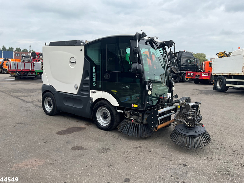 Mathieu MC 210 Azura Flex Euro 6 with 3-rd brush - Veegwagen: afbeelding 4 Mathieu MC 210 Azura Flex Euro 6 with 3-rd brush - Veegwagen: afbeelding 4