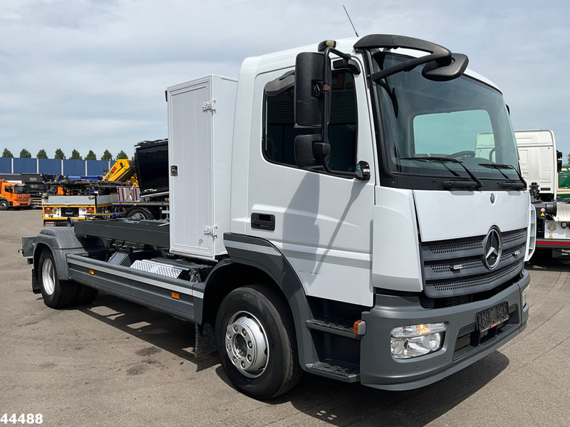 Mercedes-Benz Atego 1218 Euro 6 Manual 7 Ton haakarmsysteem - Haakarmsysteem vrachtwagen: afbeelding 3 Mercedes-Benz Atego 1218 Euro 6 Manual 7 Ton haakarmsysteem - Haakarmsysteem vrachtwagen: afbeelding 3