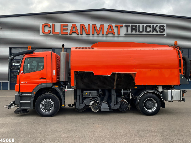 Mercedes-Benz Axor 1833 4x4 Schörling SORF Schienenreinigungs/Railway sweeper Just 38.680 Km! - Veegwagen: afbeelding 3 Mercedes-Benz Axor 1833 4x4 Schörling SORF Schienenreinigungs/Railway sweeper Just 38.680 Km! - Veegwagen: afbeelding 3