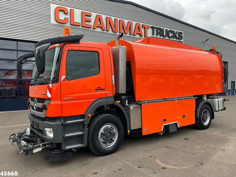 Mercedes-Benz Axor 1833 4x4 Schörling SORF Schienenreinigungs/Railway sweeper Just 38.680 Km! - Veegwagen: afbeelding 4 Mercedes-Benz Axor 1833 4x4 Schörling SORF Schienenreinigungs/Railway sweeper Just 38.680 Km! - Veegwagen: afbeelding 4