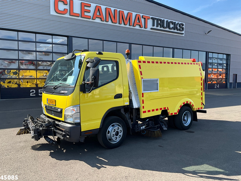 Mitsubishi Canter 7C15 Brock sweeper Just 94.095 km! - Veegwagen: afbeelding 2 Mitsubishi Canter 7C15 Brock sweeper Just 94.095 km! - Veegwagen: afbeelding 2