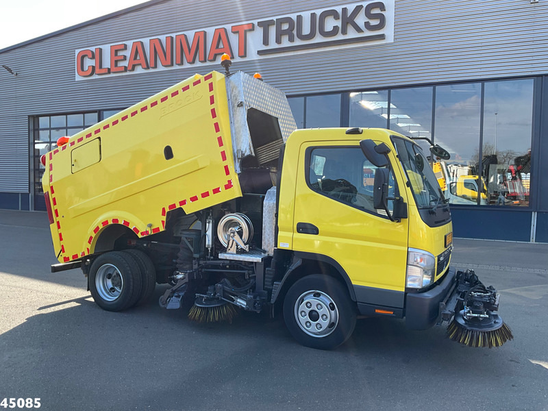 Mitsubishi Canter 7C15 Brock sweeper Just 94.095 km! - Veegwagen: afbeelding 1 Mitsubishi Canter 7C15 Brock sweeper Just 94.095 km! - Veegwagen: afbeelding 1